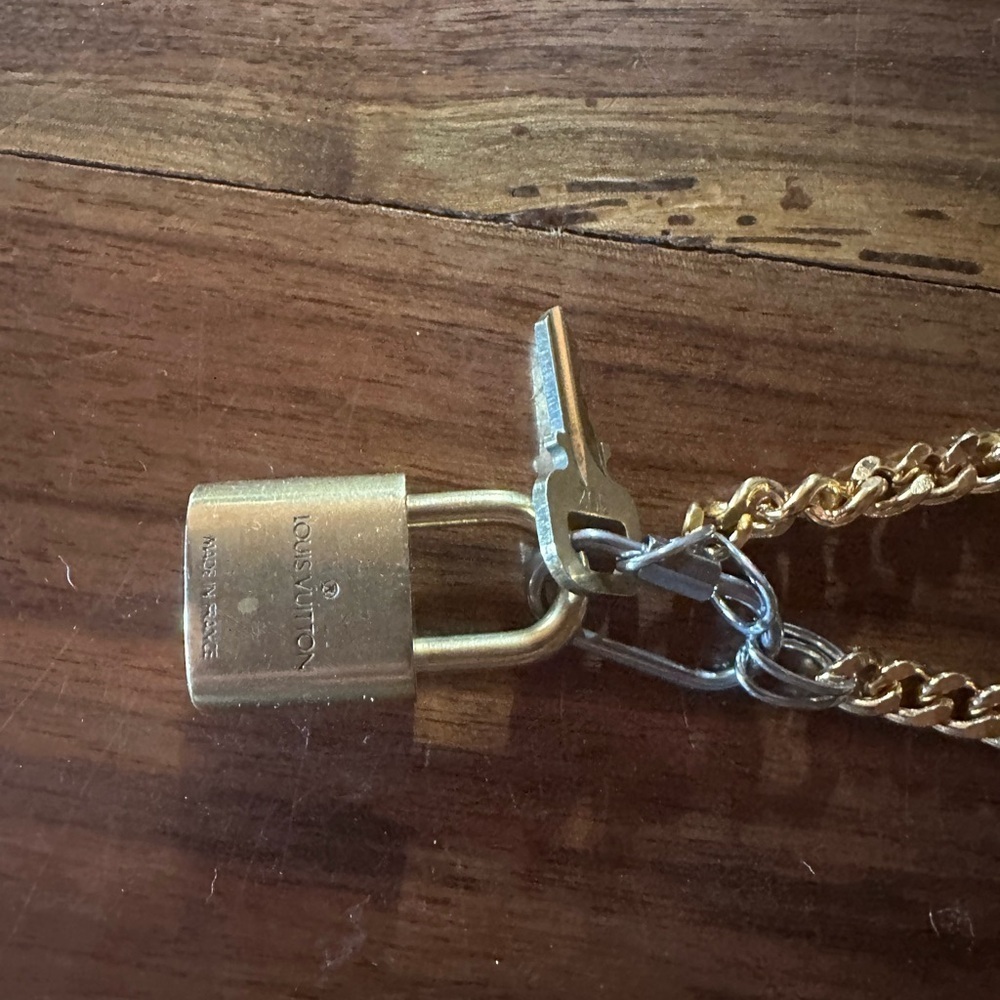 Louis Vuitton Gold Chain Necklace with Padlock no 302 - Picture 5 of 11